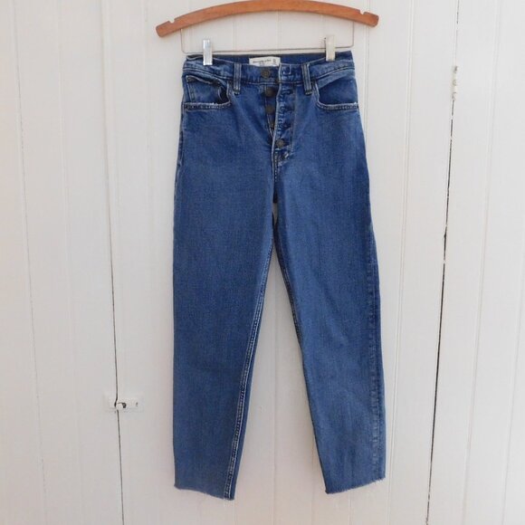 🦌 Abercrombie & Fitch The Mom High Rise Frayed Jeans - Picture 1 of 16